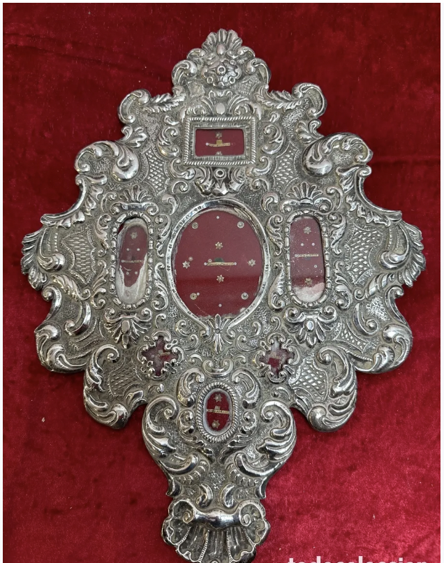 Reliquary Mid XXth Century Silver with 7 relics