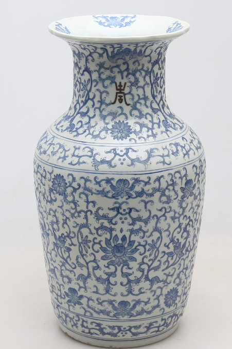 Chinese vase in Blue and White Porcelain