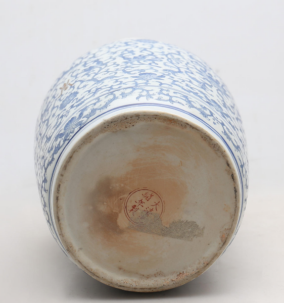 Chinese vase in Blue and White Porcelain