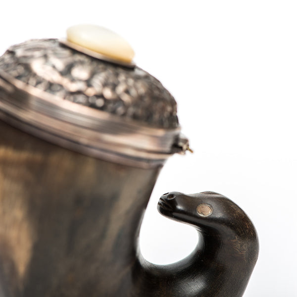 Mother of Pearl Top Duck or Seal Face Snuff Horn