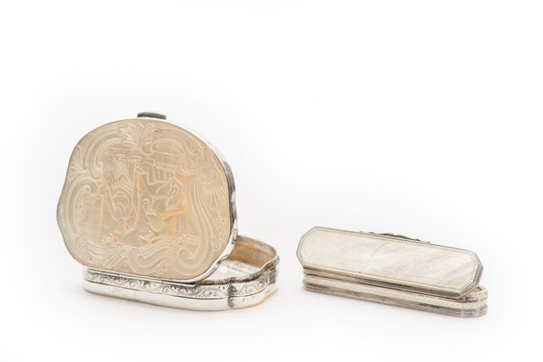 Mother of Pearl and Sterling Snuff Box or Tabatiere