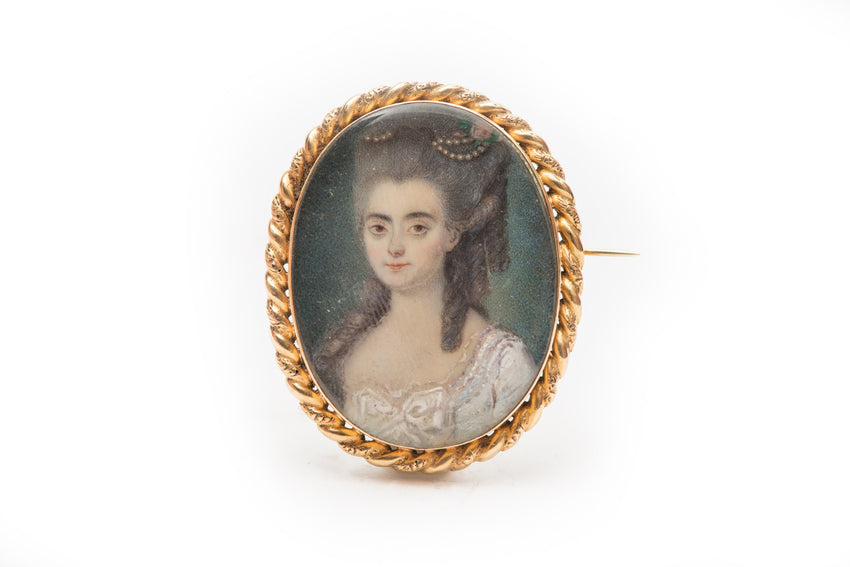 Miniature brooch, gold. Lady in white dress, with pearls in her hairdo