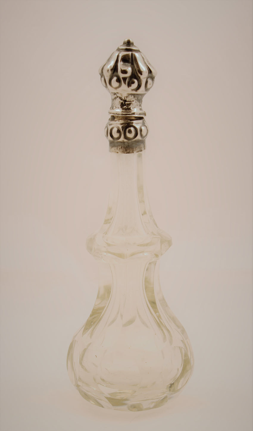 French 19th century  Perfume Scent Bottle with Repousse silver flip top