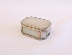 Mother of Pearl Snuff box