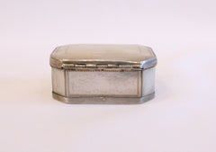 Mother of Pearl Snuff box